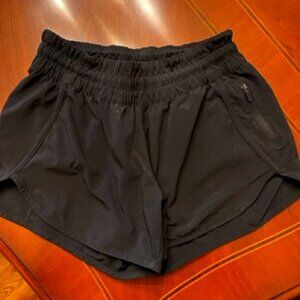 Lululemon Black Hotty Hot Low-Rise Lined Shorts with 4in inseam